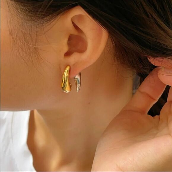 Gold and silver drop earrings.  Brand new! Mixed metals - Picture 1 of 4